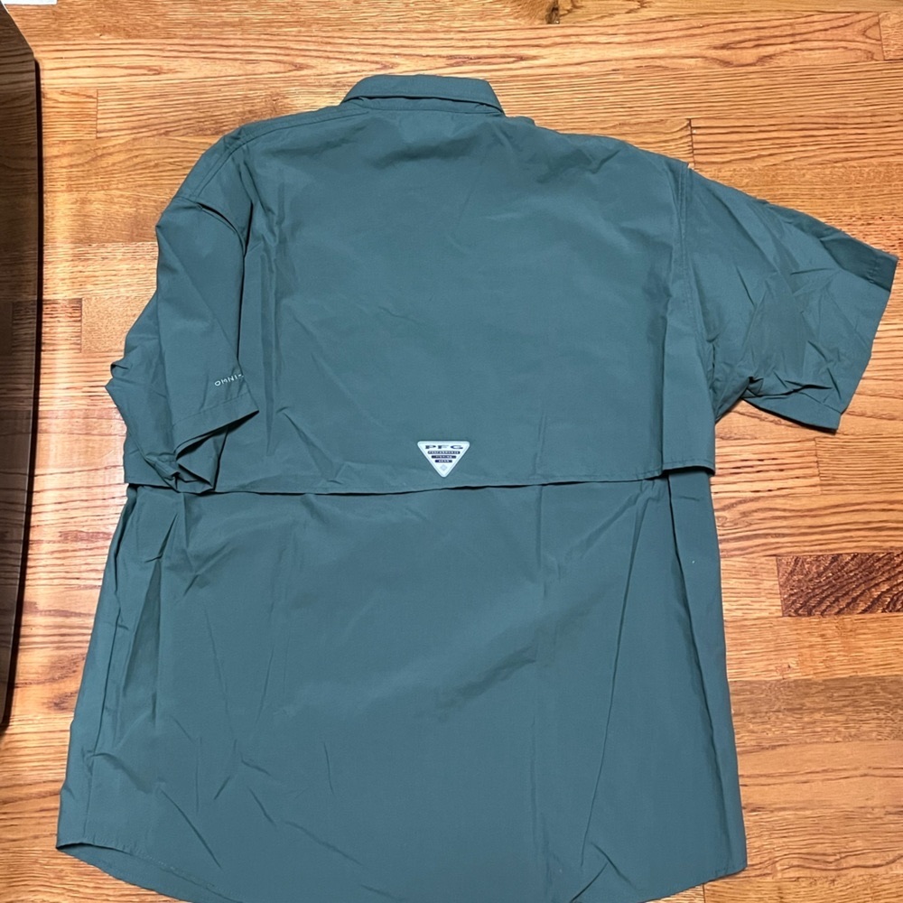 Columbia PFG olive green medium men’s shirt